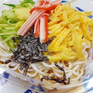 ゆでうどんアレンジ(^^)簡単彩りぶっかけうどん♪